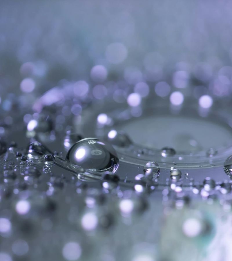 Abstract image symbolizing focus and mental clarity with silver lines.
